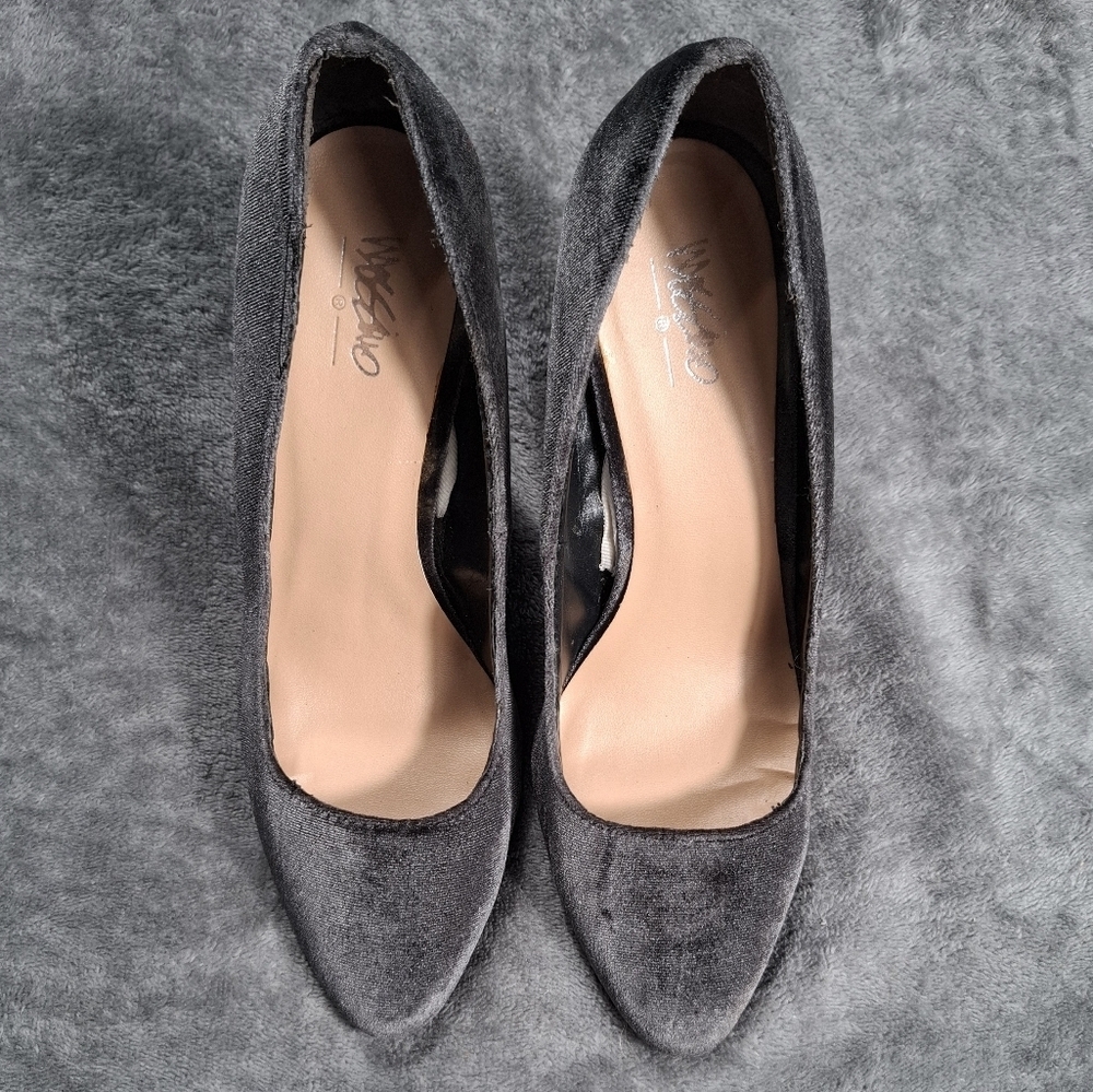 Mossimo Gray velvet heels Almond Toe Shoes Elegant Office Casual Size 8 - Picture 5 of 8